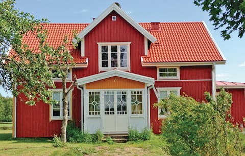 Top performing Airbnb: Cozy home in Skillingaryd with WiFi in Vaggeryd
