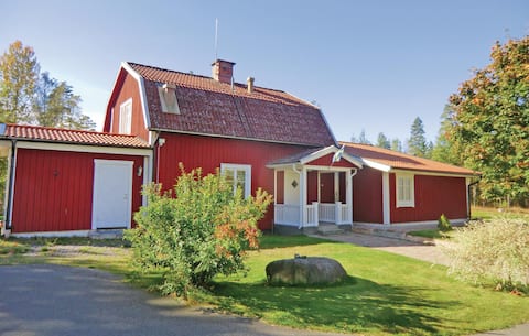 Cozy home in Orrefors with lake view