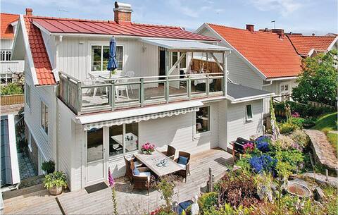 3 bedroom beautiful apartment in Kungshamn