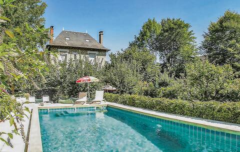 Beautiful home in Terrasson-Lavilledieu with WiFi