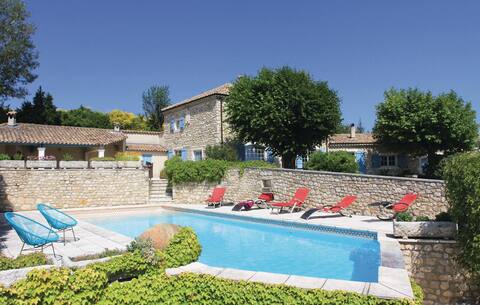 Beautiful home in Malataverne