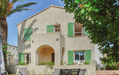 Cozy home in Algajola with kitchen