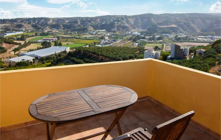 Stunning home in Finikia gallery image 2