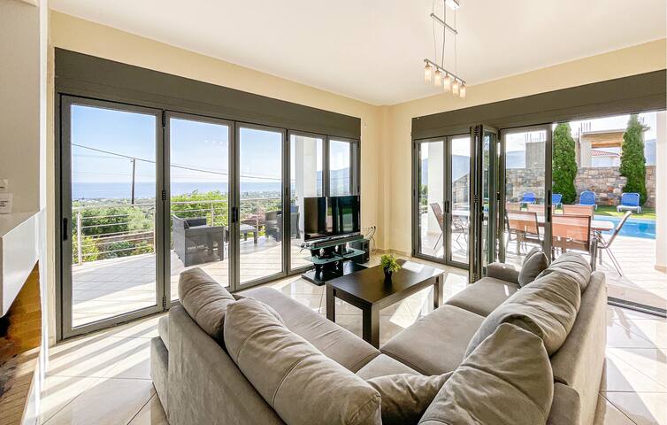 6 bedroom lovely home in Lasithi, Crete gallery image 2