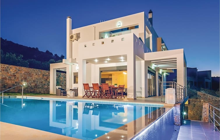 6 bedroom lovely home in Lasithi, Crete