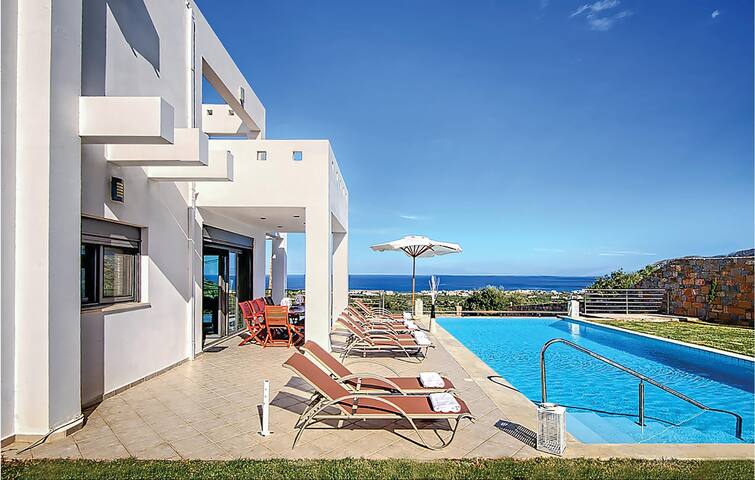6 bedroom lovely home in Lasithi, Crete gallery image 5