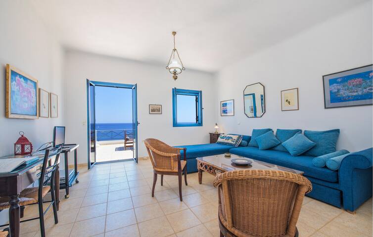 Stunning home in Ampela, Syros gallery image 4