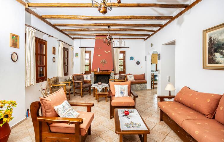 5 bedroom lovely home in Agios Vasilios gallery image 2