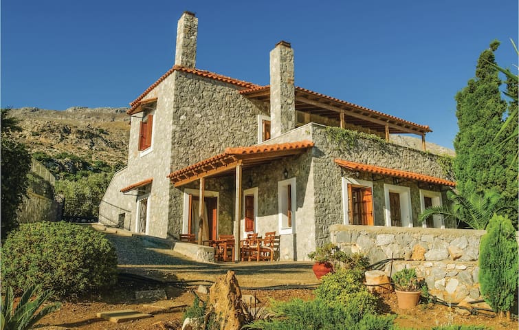 5 bedroom lovely home in Agios Vasilios