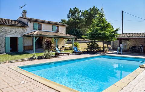 3 bedroom lovely home in Sainte Gemme