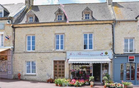 Gorgeous home in Sainte-Mère-Eglise with WiFi