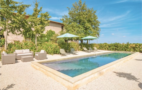 Nice home in St. Gilles