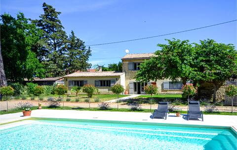 4 bedroom nice home in S.Quentin-La-Poterie