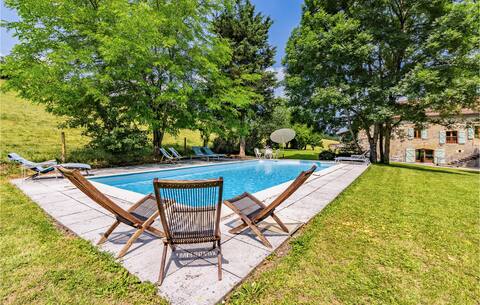4 bedroom amazing home in Caylus
