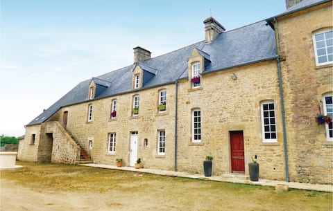 3 bedroom beautiful home in Valognes