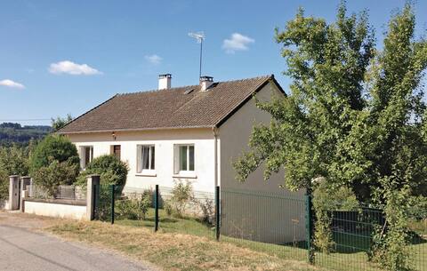 Gorgeous home in Peyrat le Château with kitchen