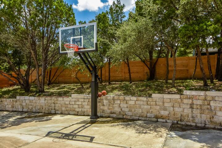 Private | Pool | Spa |Bsktball |Close Downtn gallery image 5