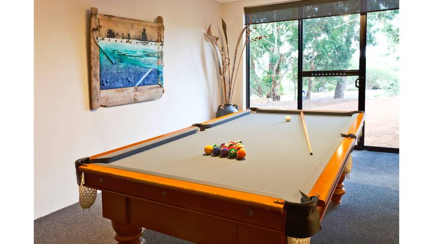 Whitehaven—Stylish Group Retreat with Ocean Views gallery image 5