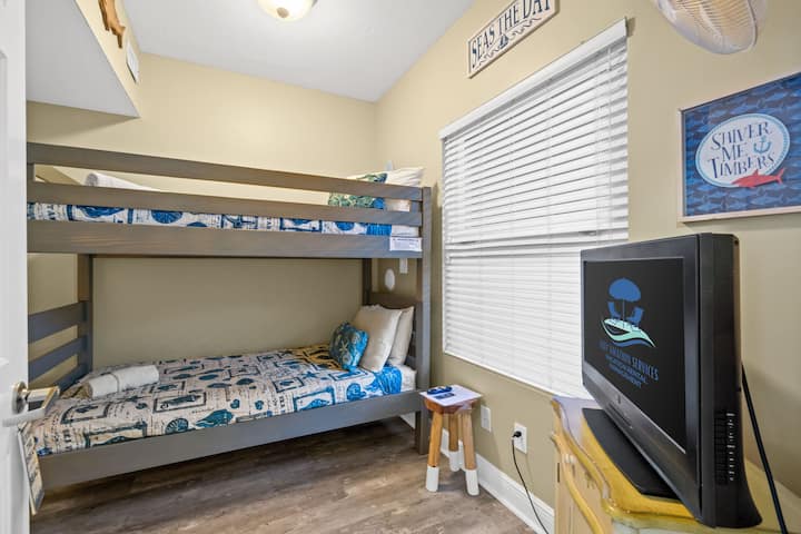 第3间卧室-双层床-有线电视–提供床上用品