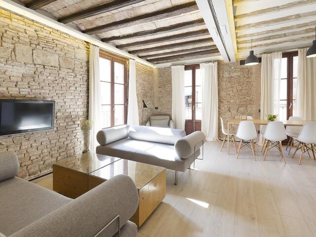 Beautiful Three Bedroom Apartment gallery image 4