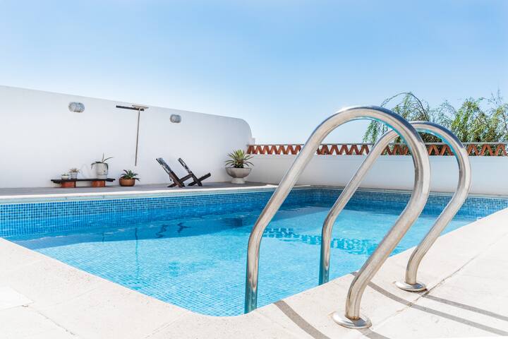 Sunset Terrace & Pool gallery image 4