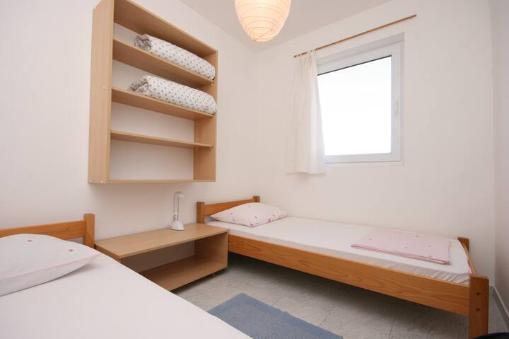 ห้องนอน 2 พื้นผิว: 7 ม .²