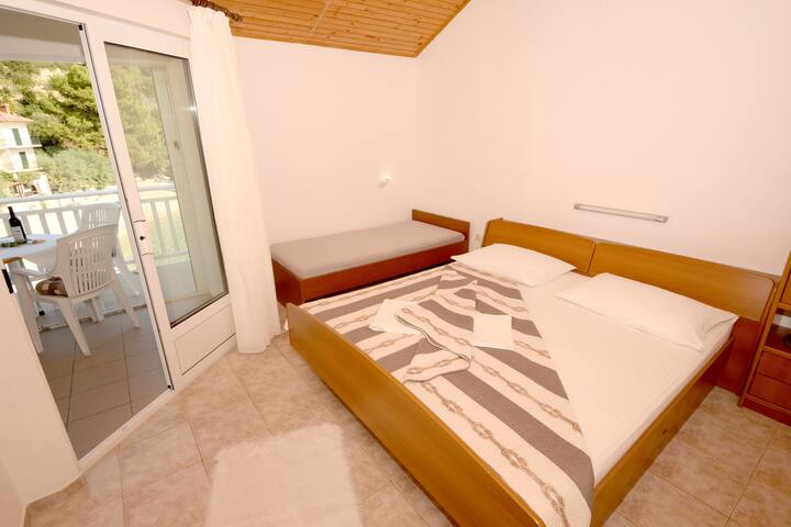 卧室二，表面： 13平方米