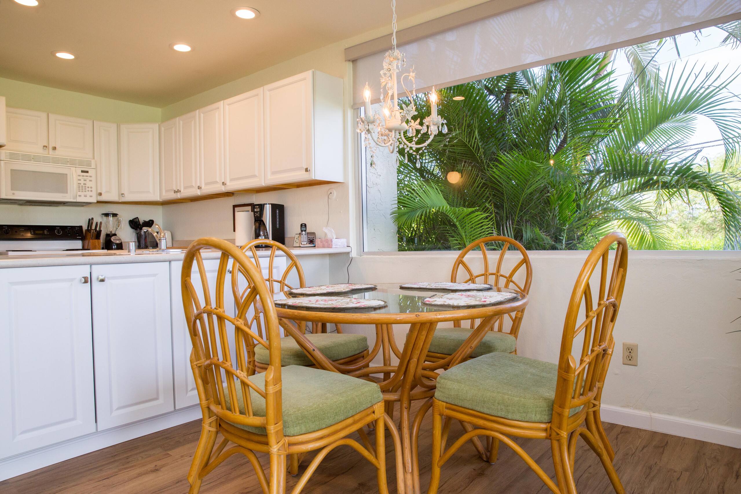 Condo in Kihei · ★4.5 · 1 bedroom · 2 beds · No bathroom - Image 10