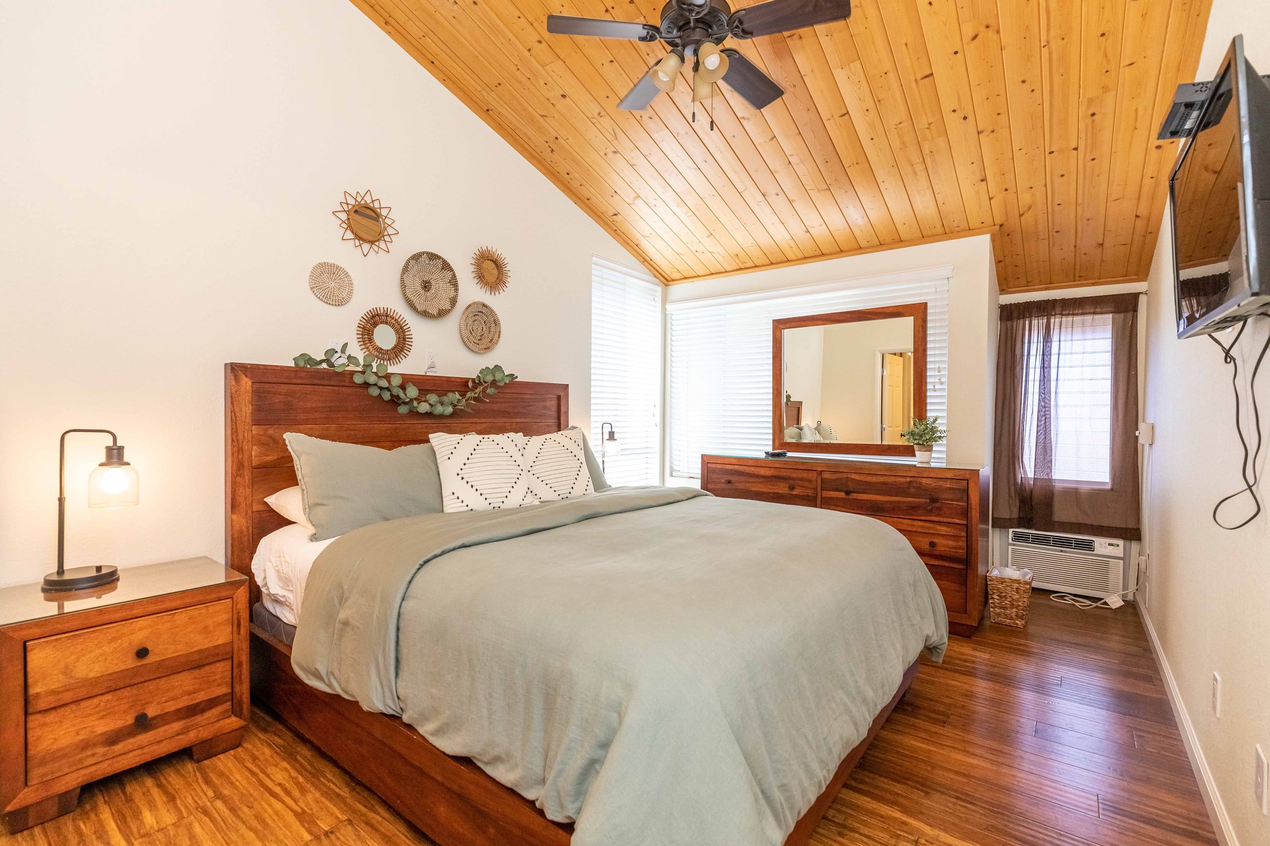 Condo in Kihei · ★4.92 · 2 bedrooms · 2 beds · No bathroom - Image 21