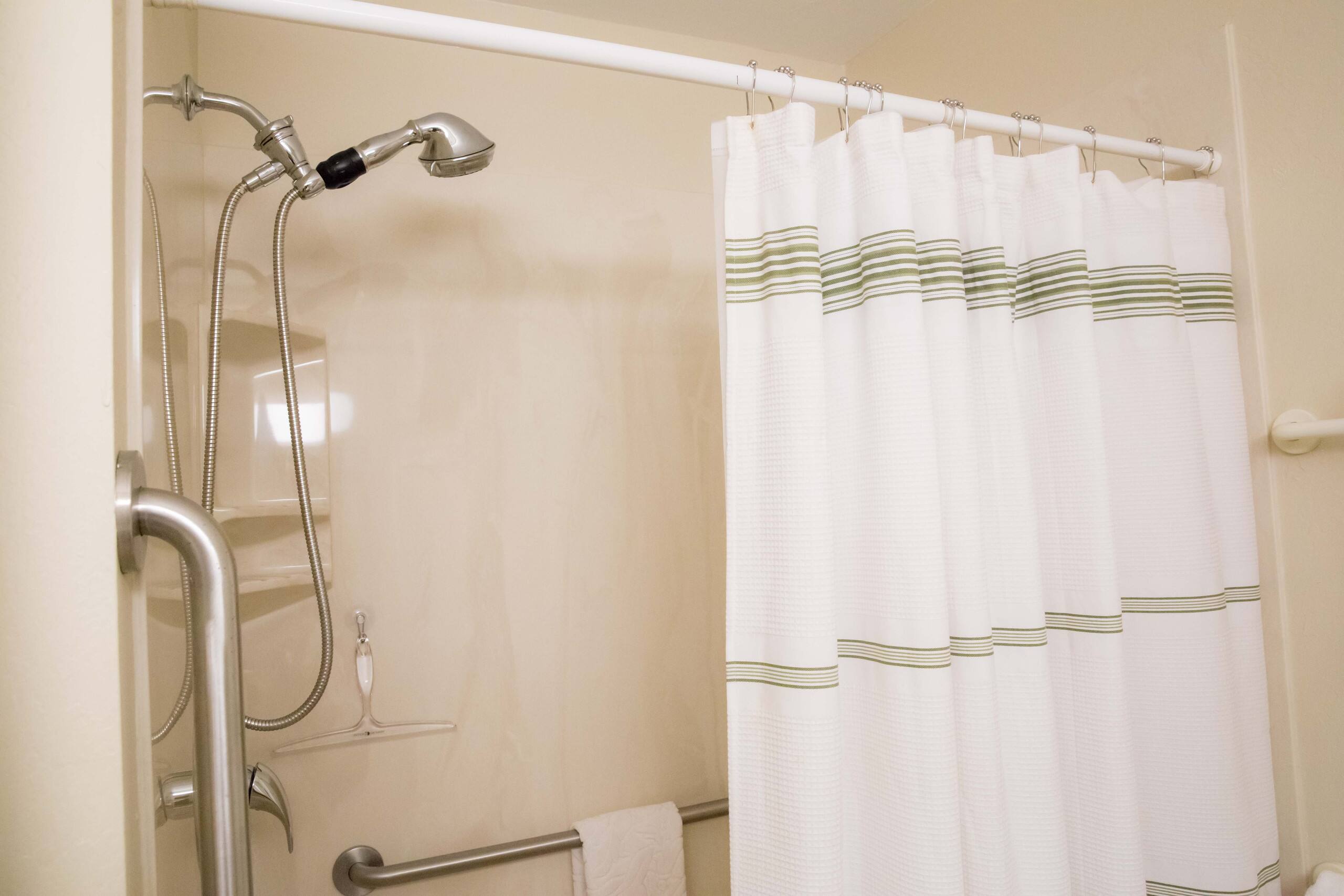 Condo in Kihei · ★4.57 · 2 bedrooms · 3 beds · 2 baths - Image 12