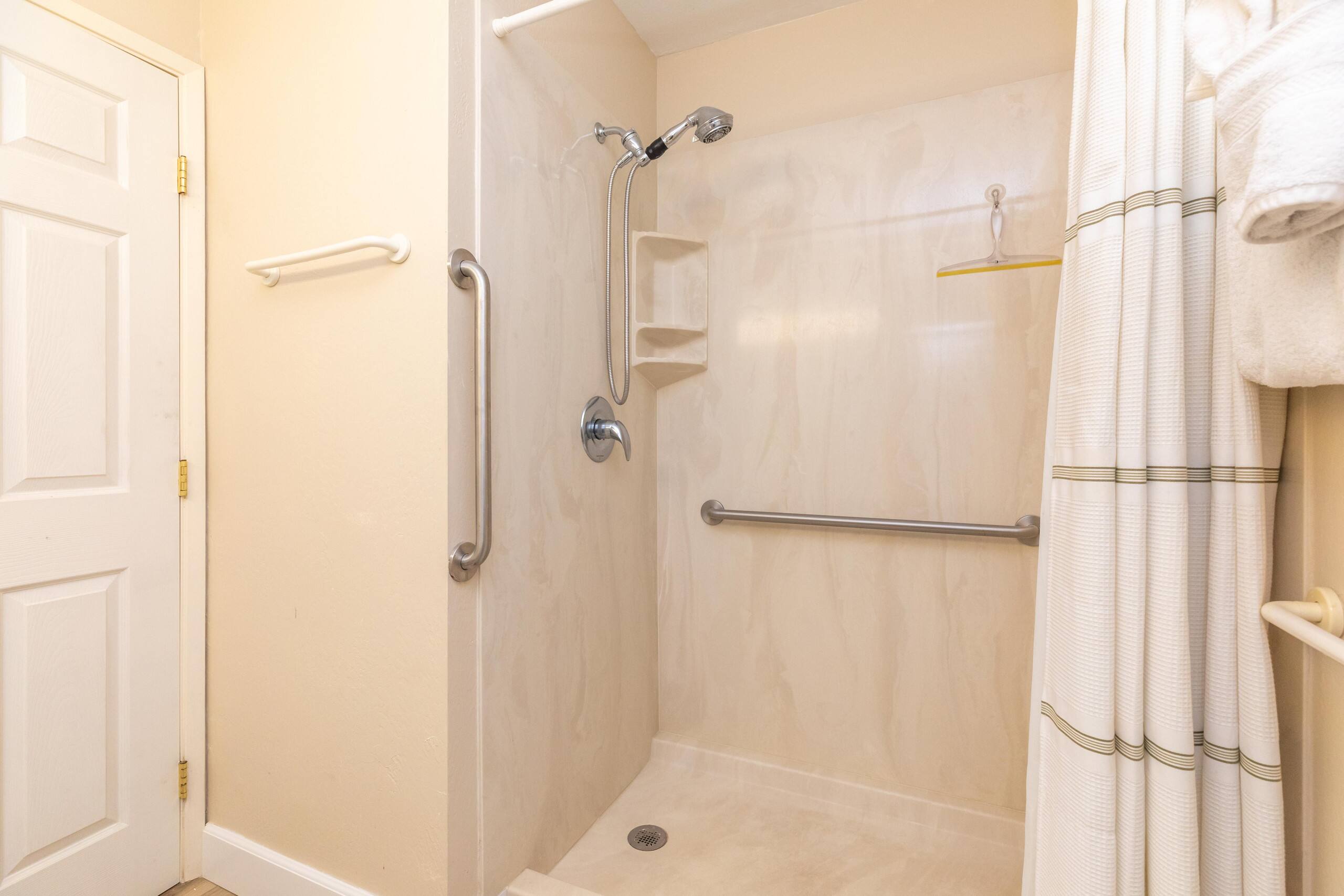 Condo in Kihei · ★4.57 · 2 bedrooms · 3 beds · 2 baths - Image 11