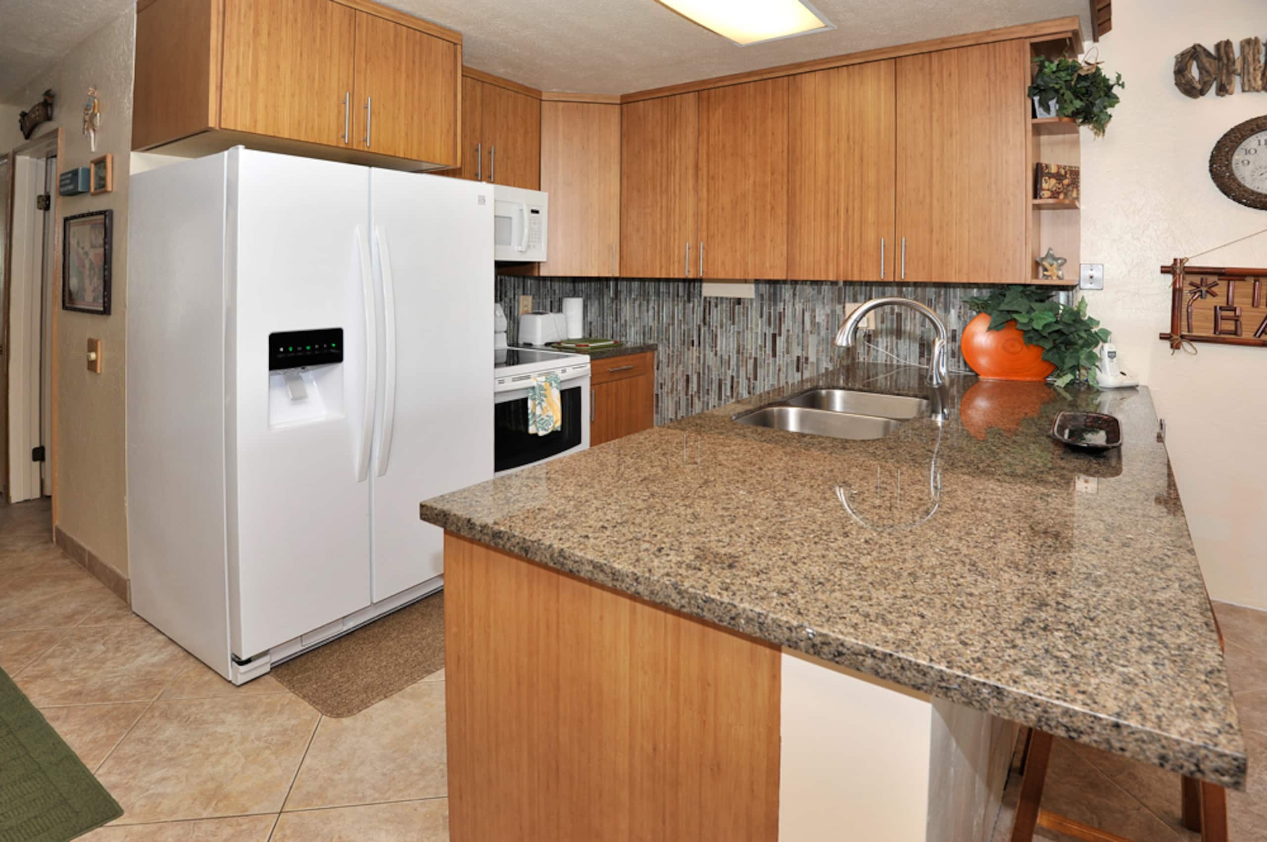 Condo in Kihei · ★4.5 · 2 bedrooms · 5 beds · No bathroom - Image 6