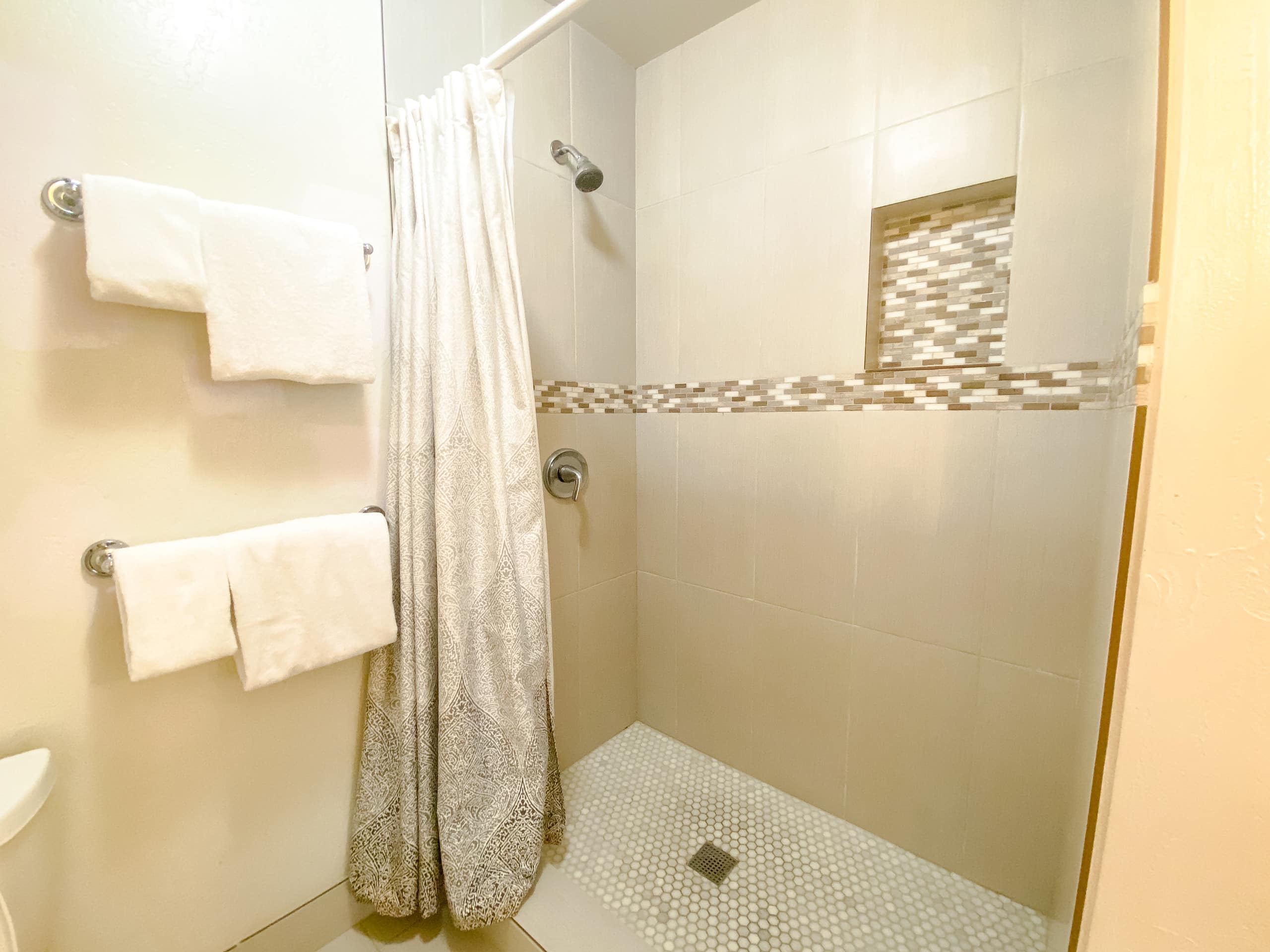 Condo in Kihei · ★4.68 · 2 bedrooms · 5 beds · No bathroom - Image 22