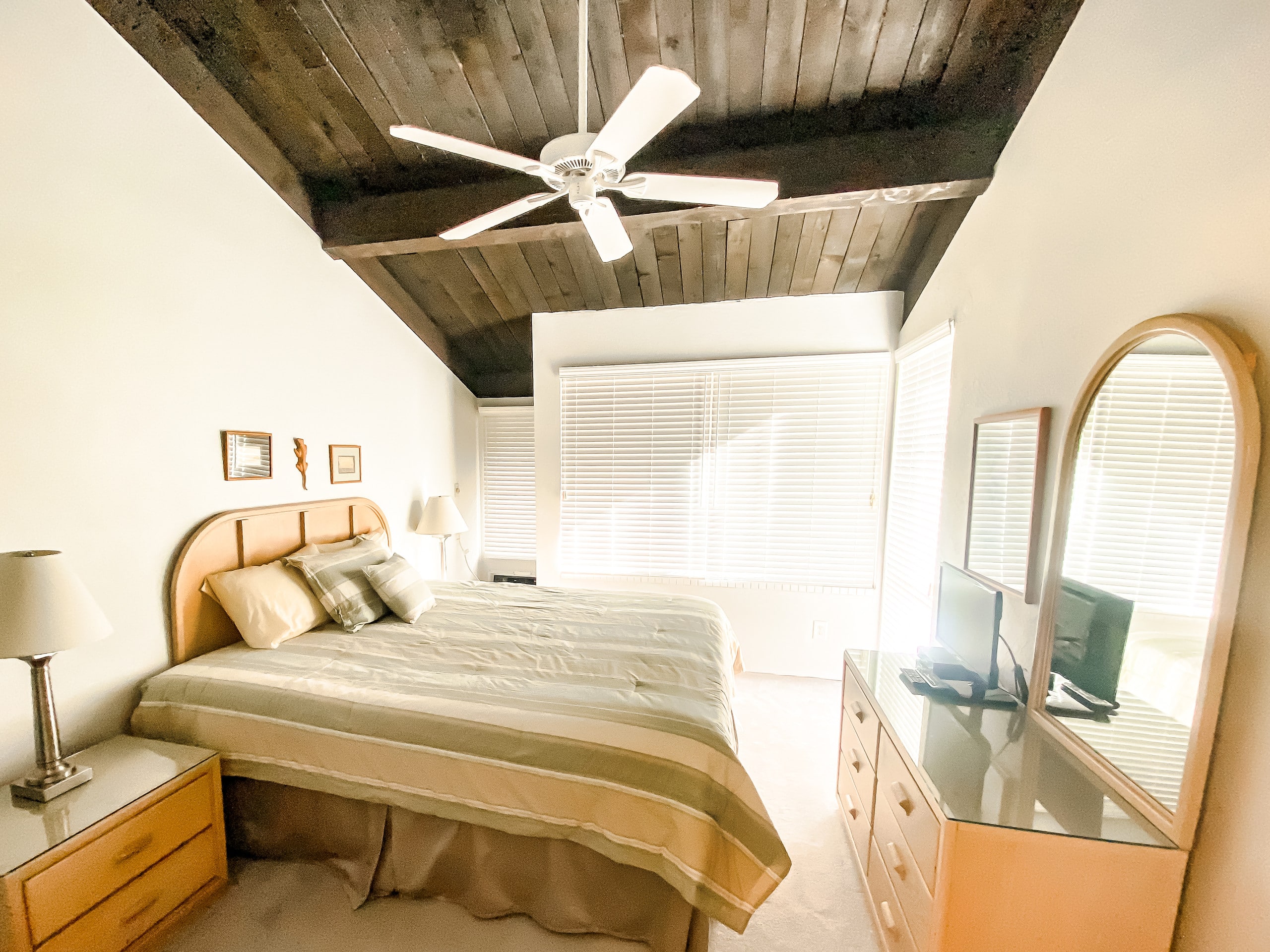 Condo in Kihei · ★4.68 · 2 bedrooms · 5 beds · No bathroom - Image 18