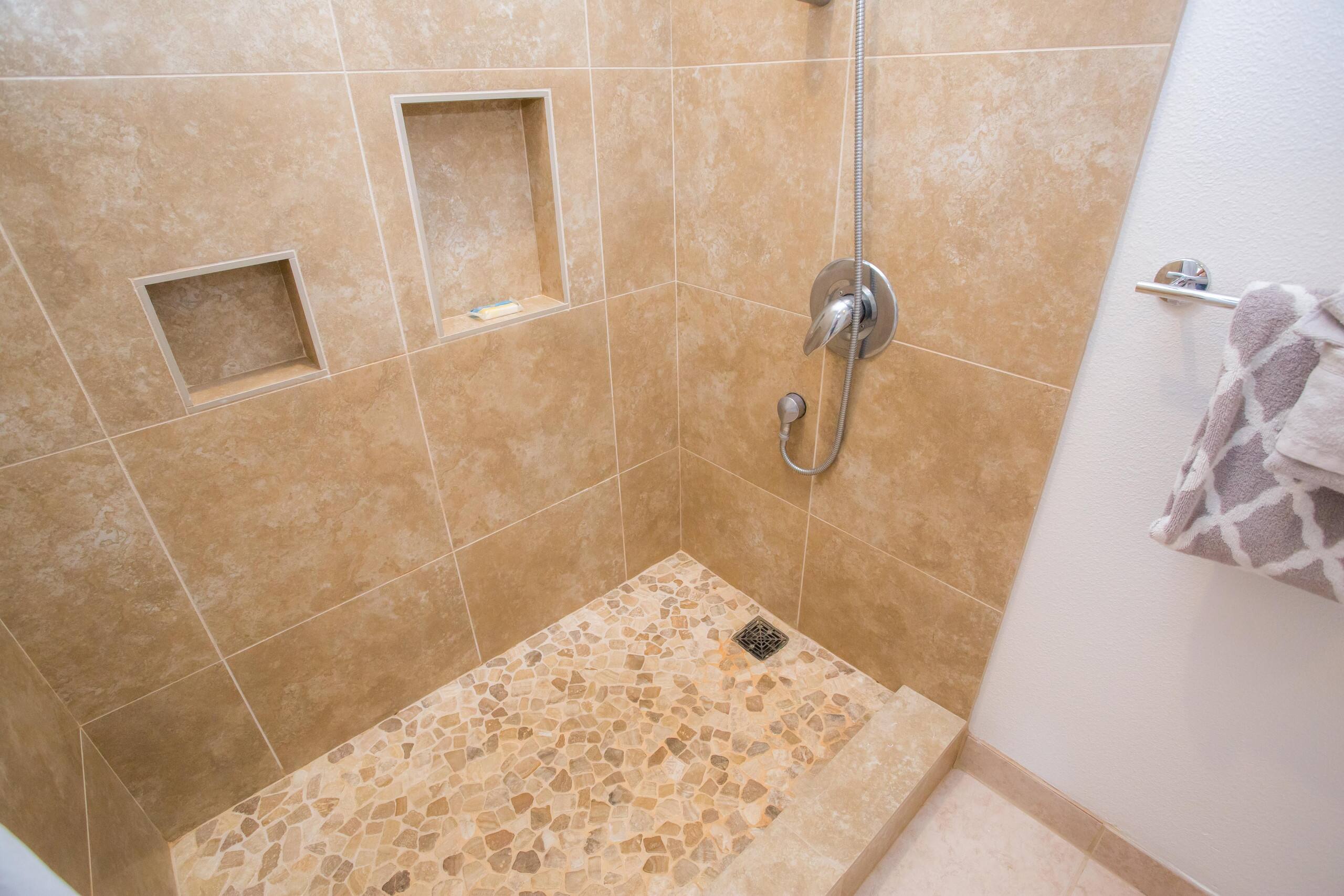 Condo in Kihei · ★4.5 · 2 bedrooms · 4 beds · No bathroom - Image 22