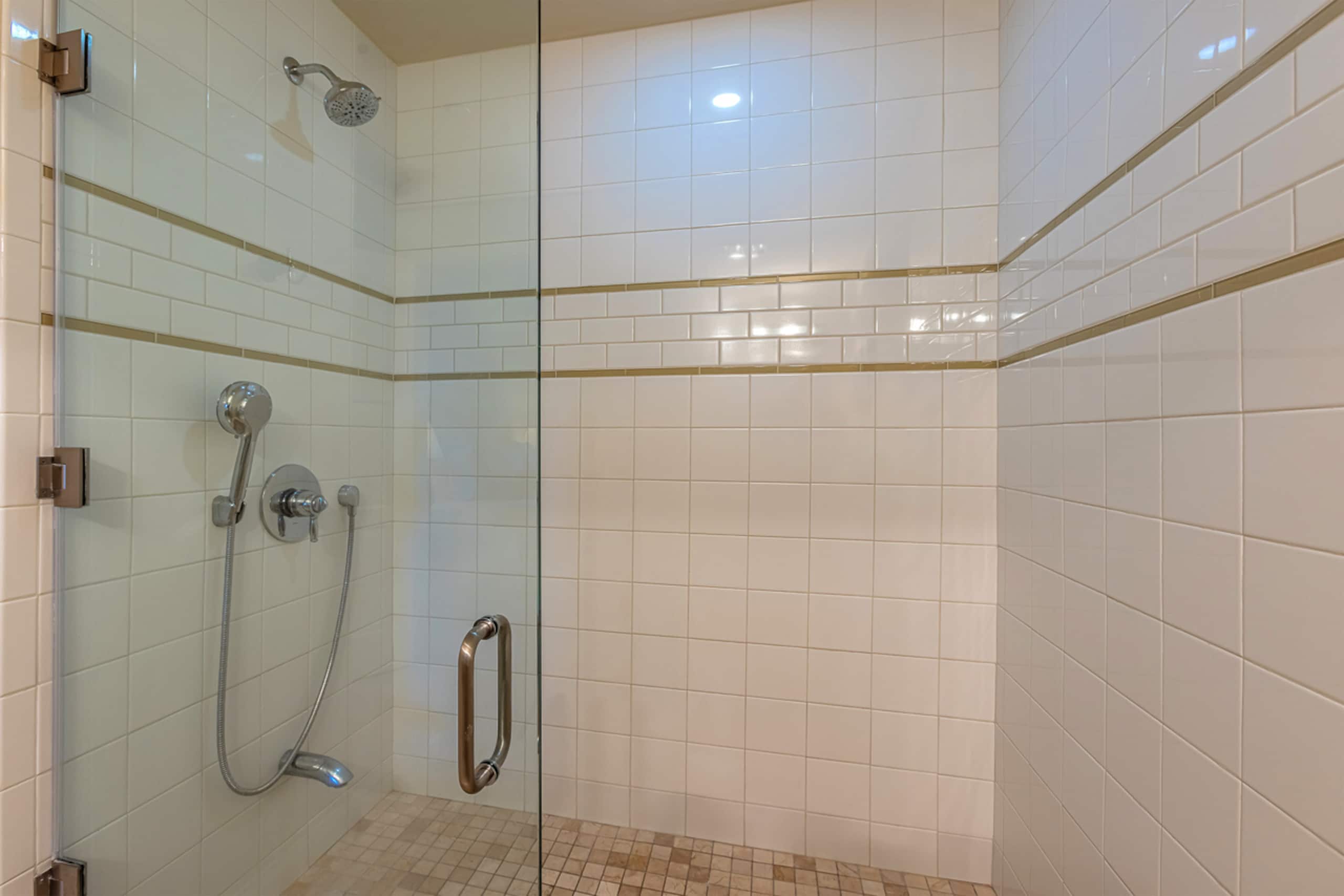 Townhouse in Kihei · ★4.97 · 3 bedrooms · 4 beds · 3.5 baths - Image 17