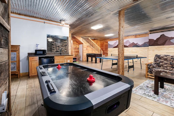 Auntie Belhams Cabin Rentals managed Airbnb listing 1