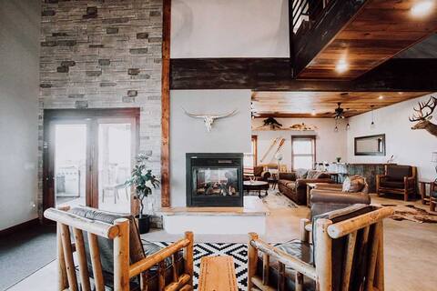 Luxury Getaway:Hot Tub/Sauna/Fire/Snw/ATV Trails