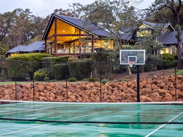 Views Of The Bay—A Tranquil Bushland Escape gallery image 4