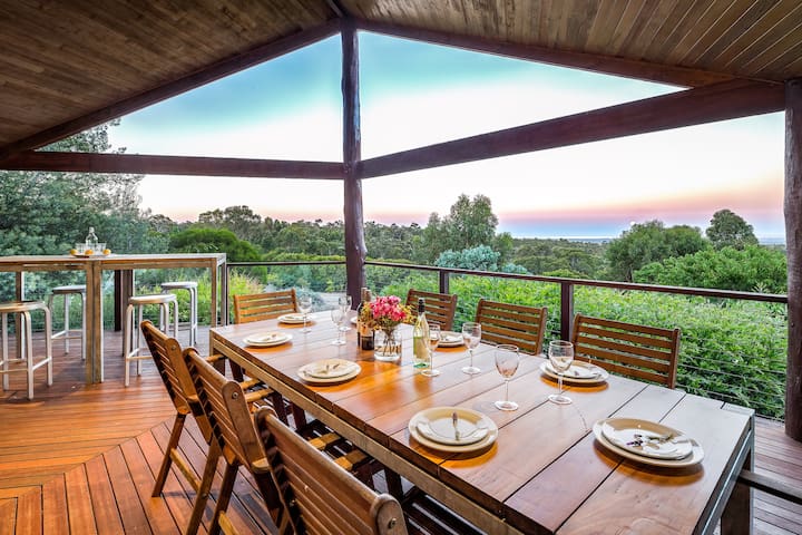 Views Of The Bay—A Tranquil Bushland Escape