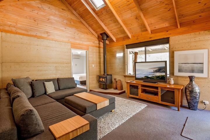 Views Of The Bay—A Tranquil Bushland Escape gallery image 2