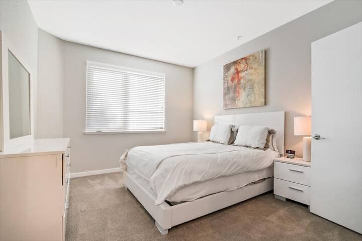 Upscale 2BR Perfect for Business Travelers gallery image 5