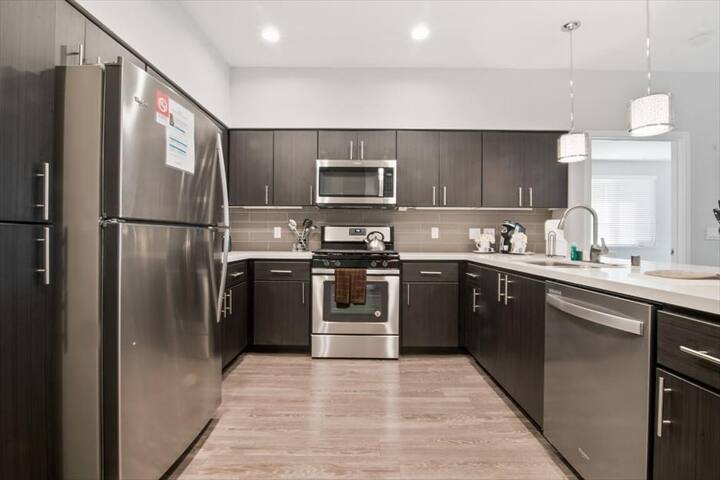 Upscale 2BR Perfect for Business Travelers gallery image 2