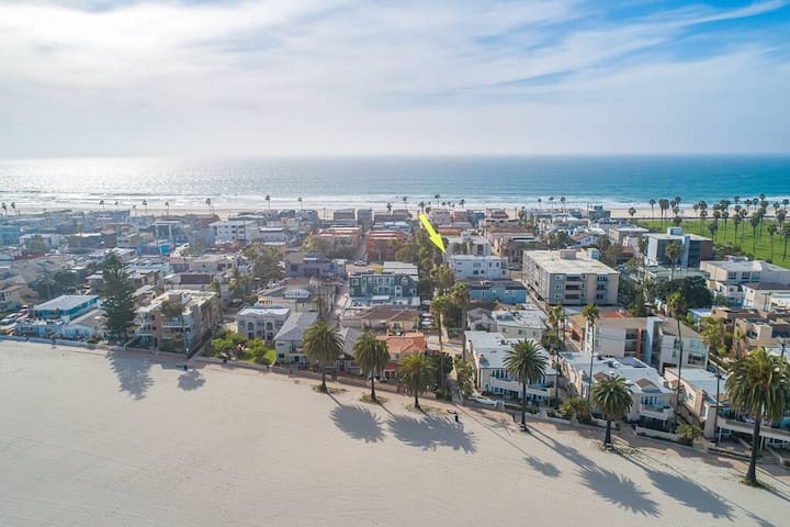 NYE • Fire Pit • Walk to Sand + Bars