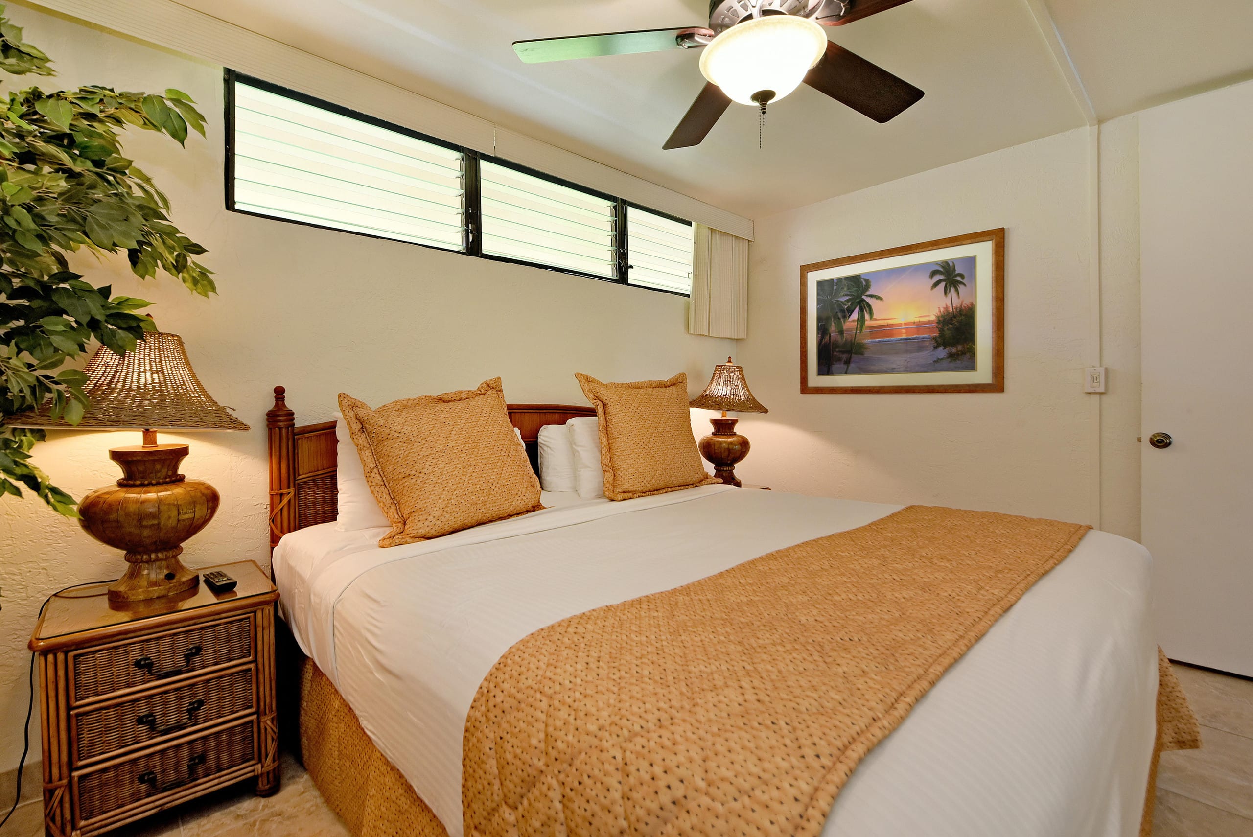 Condo in Lahaina · ★4.83 · 1 bedroom · 2 beds · 1 bath - Image 23