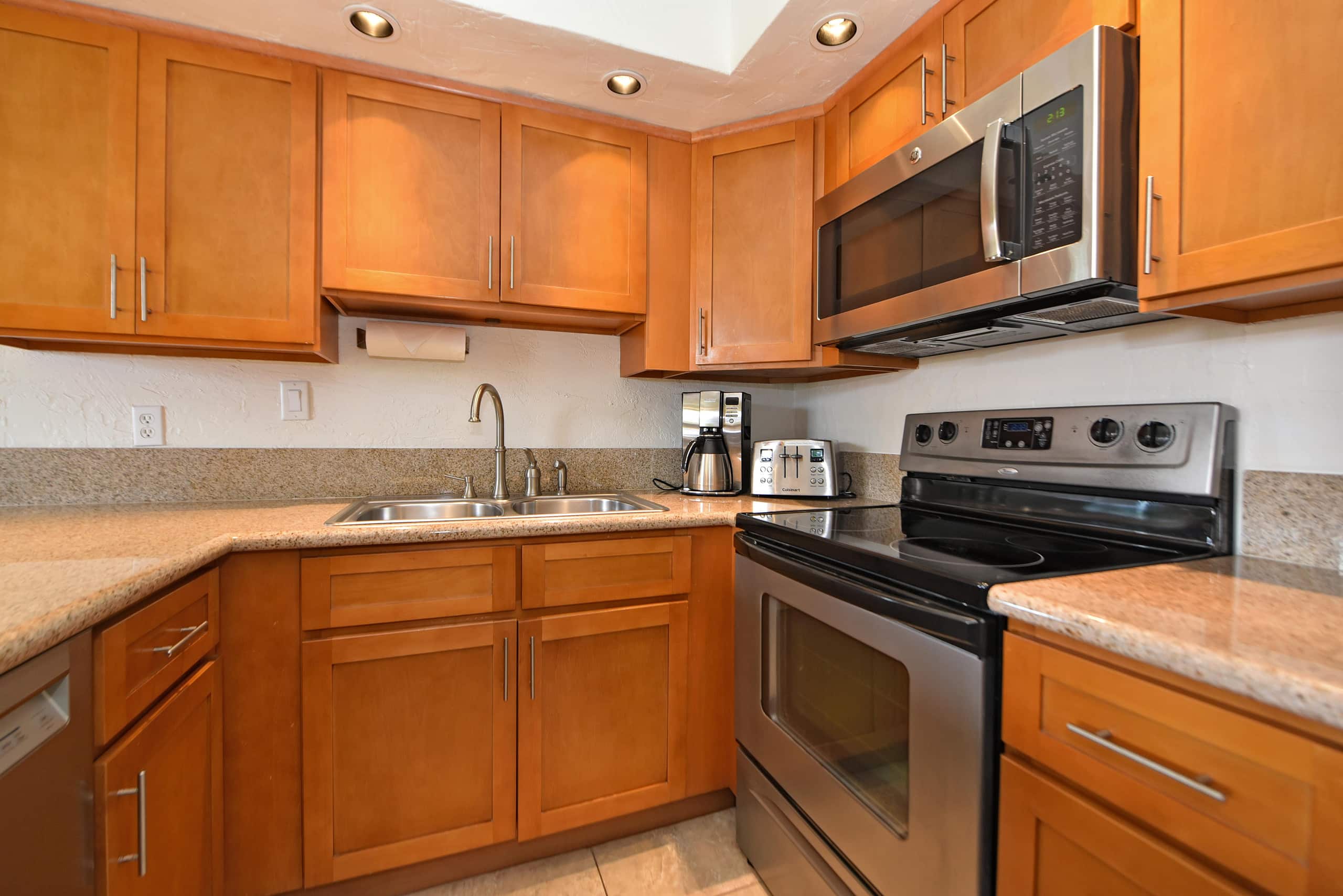 Condo in Lahaina · ★4.83 · 1 bedroom · 2 beds · 1 bath - Image 24