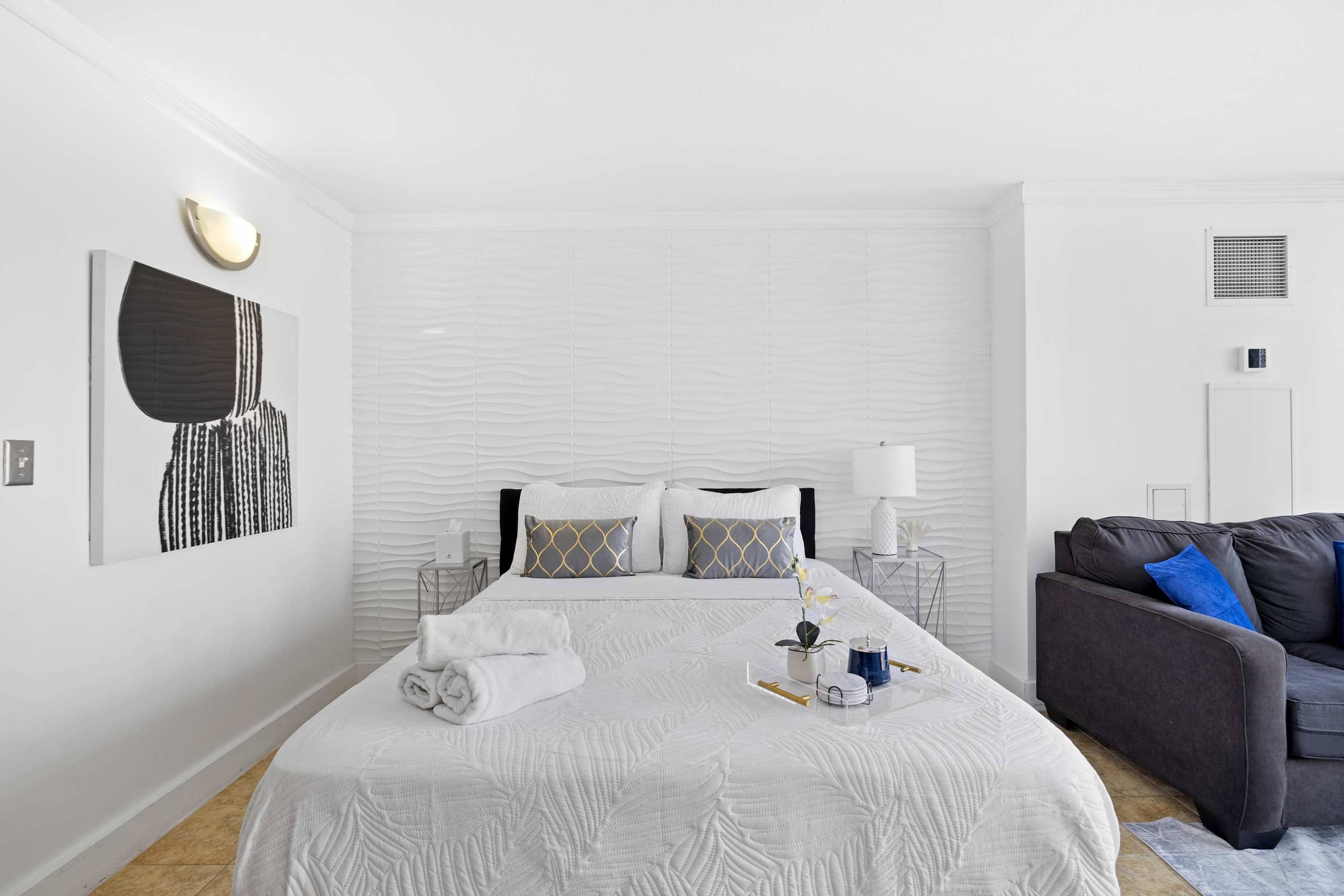 Waikiki Studio – Steps from the Beach! - Image 6