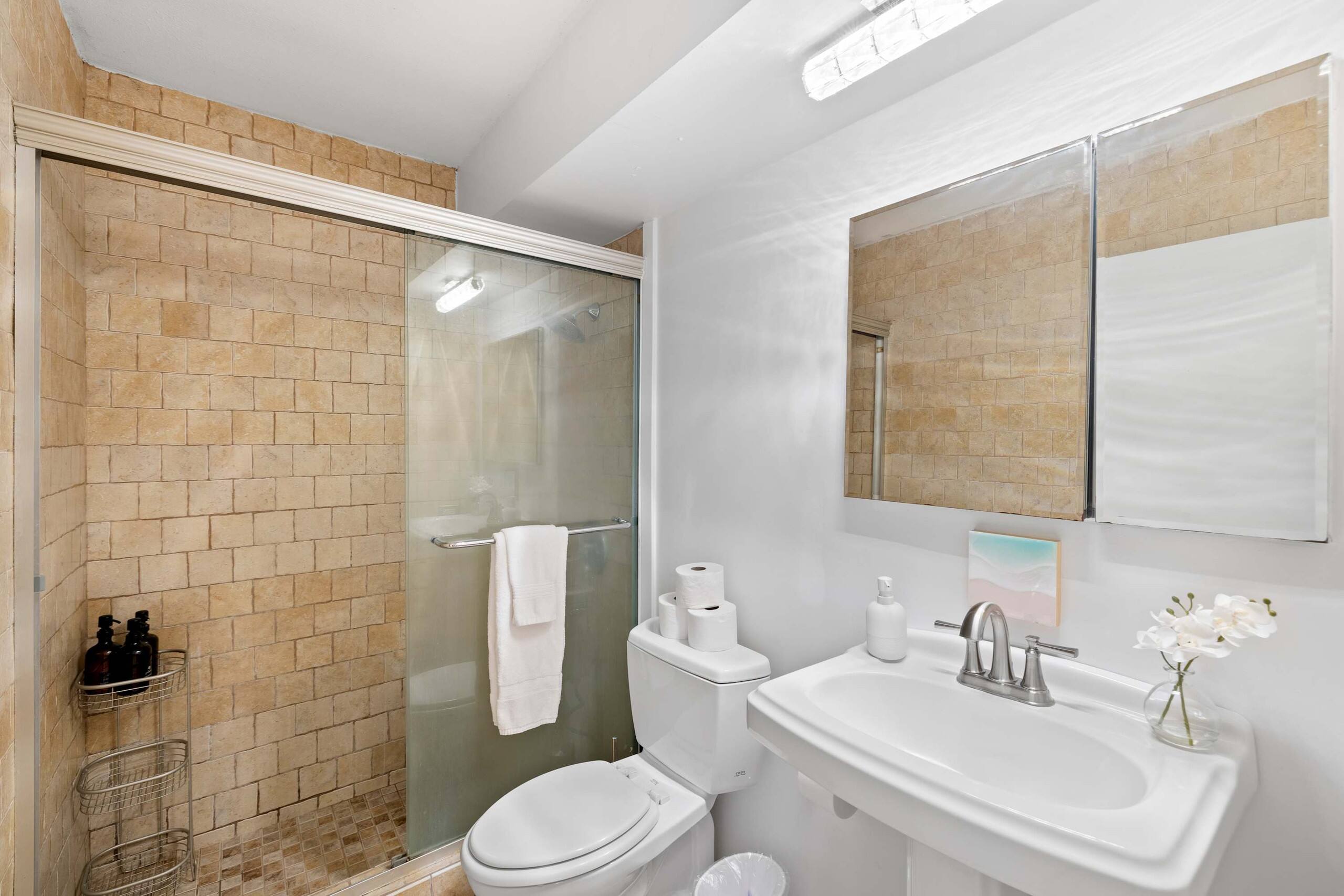 Waikiki Studio – Steps from the Beach! - Image 3