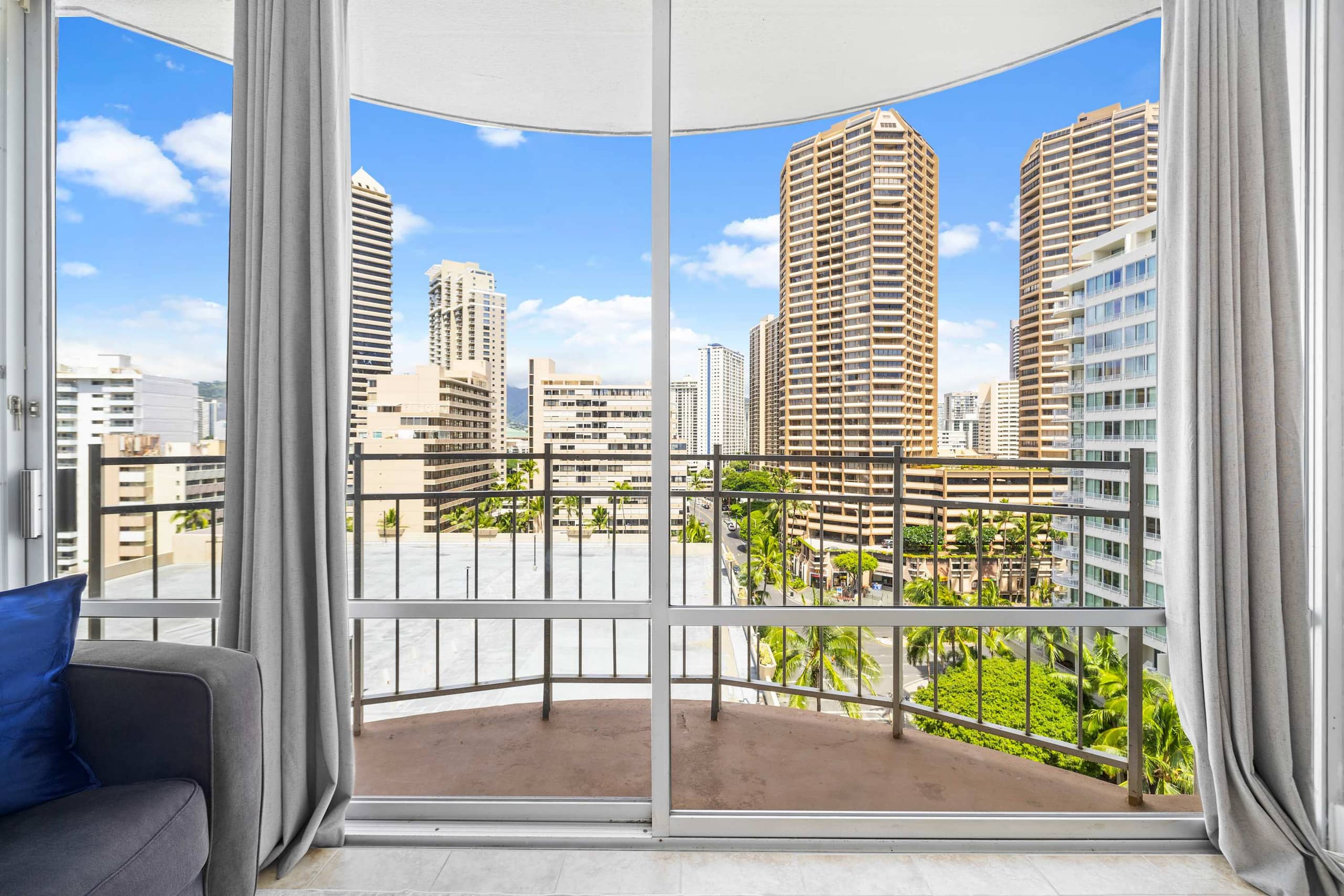 Waikiki Studio – Steps from the Beach! - Image 9