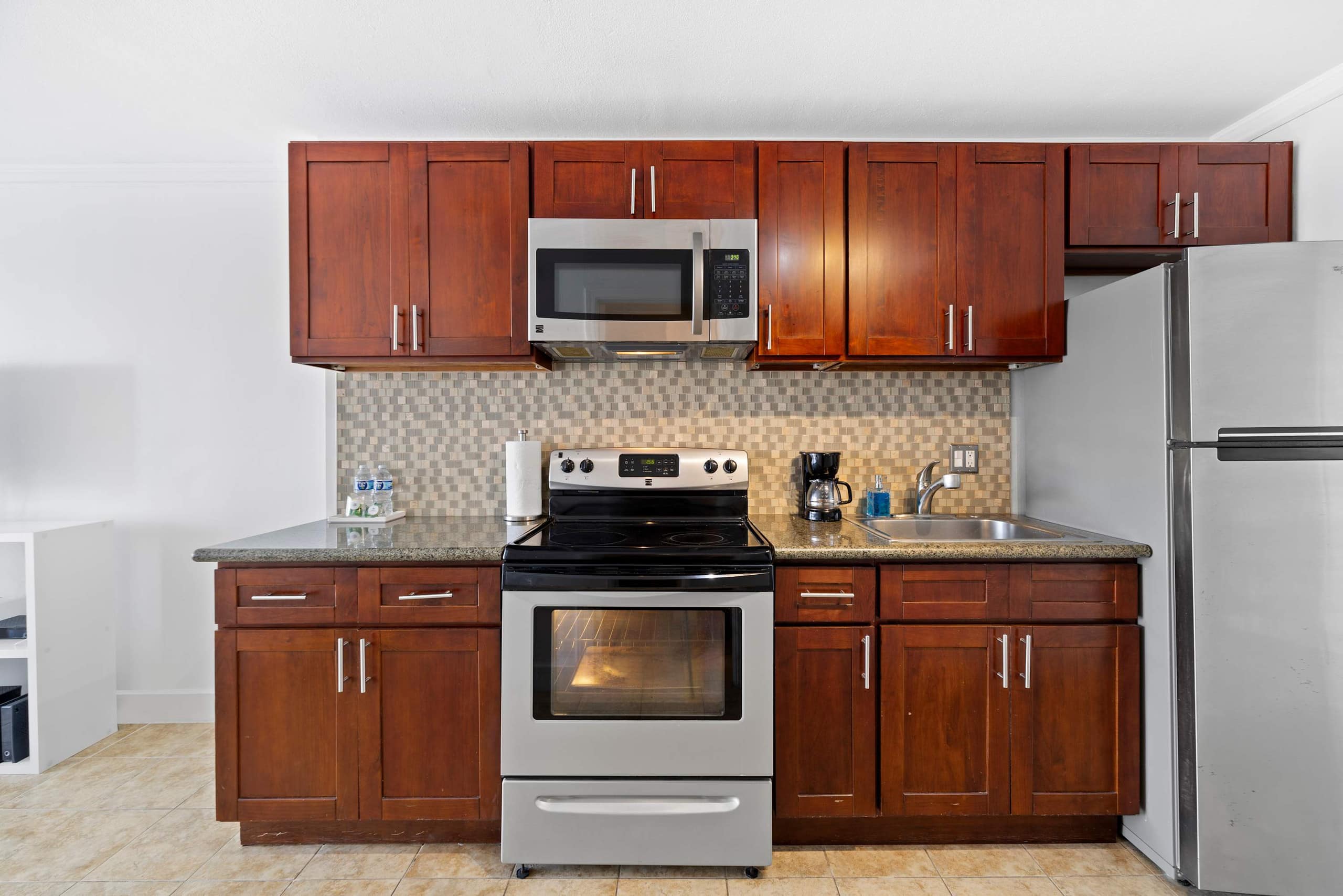 Waikiki Studio – Steps from the Beach! - Image 4
